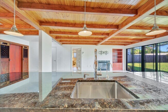Building Photo - Beautiful West of the Trail 3-Bed/2-Bath H...