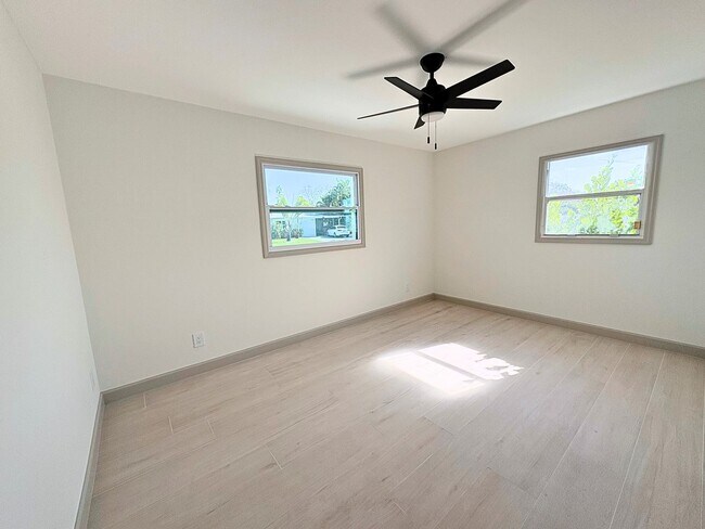 Building Photo - Fully Renovated 2BR Home with Designer Finishes & Fenced Yard