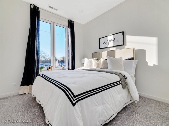 Building Photo - 2154 N Nashville Ave