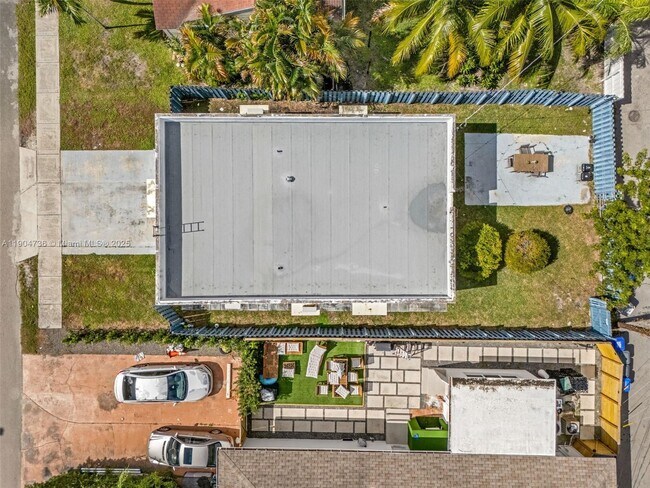 Building Photo - 1639 Hayes St