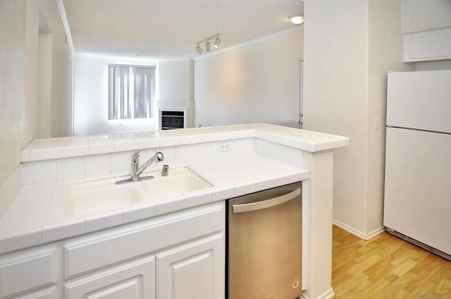 Building Photo - 10840 Scripps Ranch Blvd