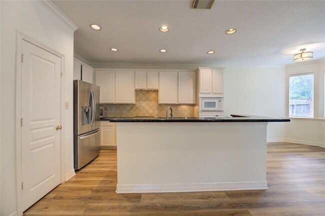 Building Photo - 2915 Monet Dr