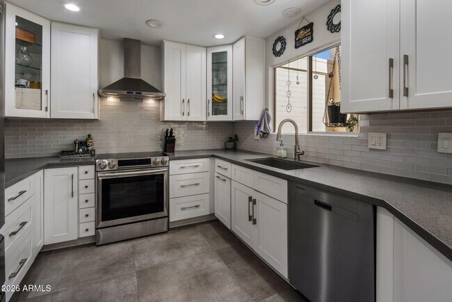 Building Photo - 8633 E Monterosa Ave