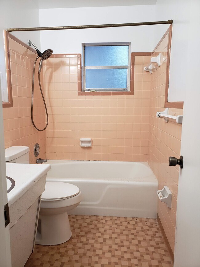 Building Photo - 3824 Duplex A