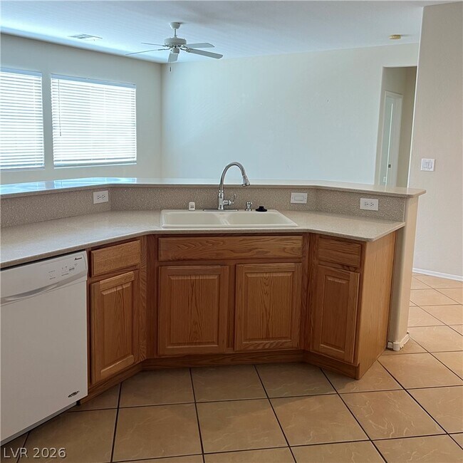Building Photo - 2381 Ecliptic St
