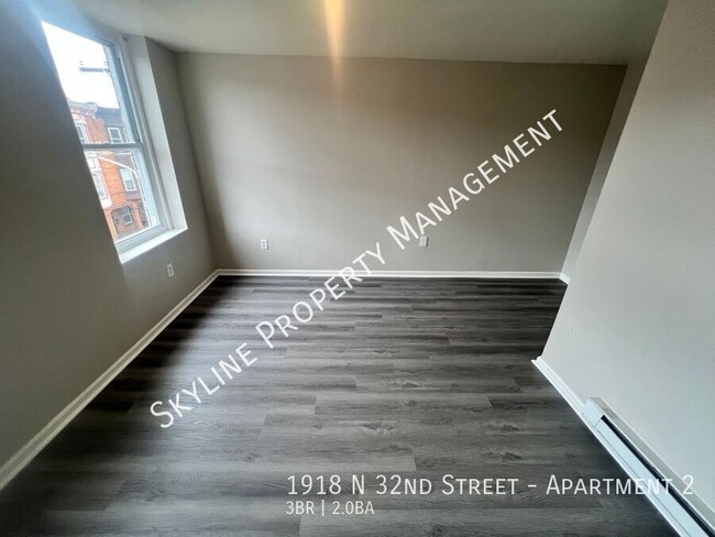 Building Photo - Newly Renovated 3 Bedroom Apartment For Re...