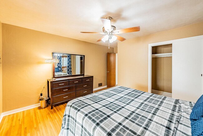 Building Photo - 444 Sierra Dr SE