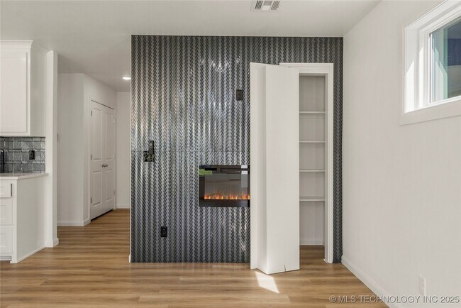 Building Photo - 101 N Atlanta St