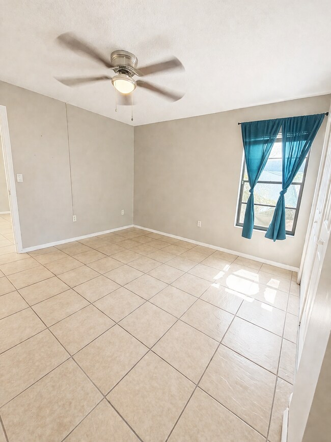 Building Photo - Last Unit Available!