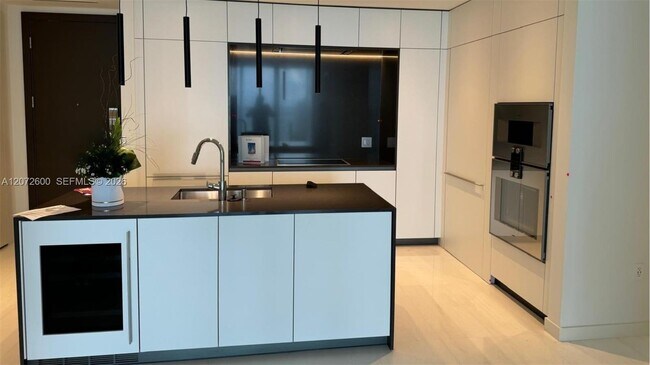 Building Photo - 300 Biscayne Blvd Way
