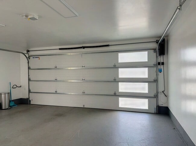 Building Photo - Mililani Town Living with PV, Tesla Batteries & EV Charger