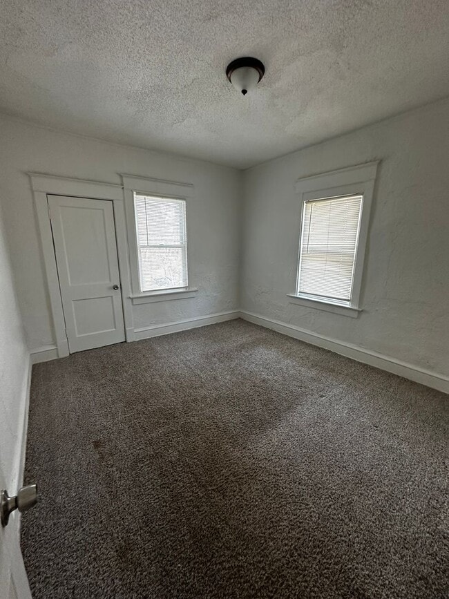 Building Photo - 3 bedroom 1 Bath Home