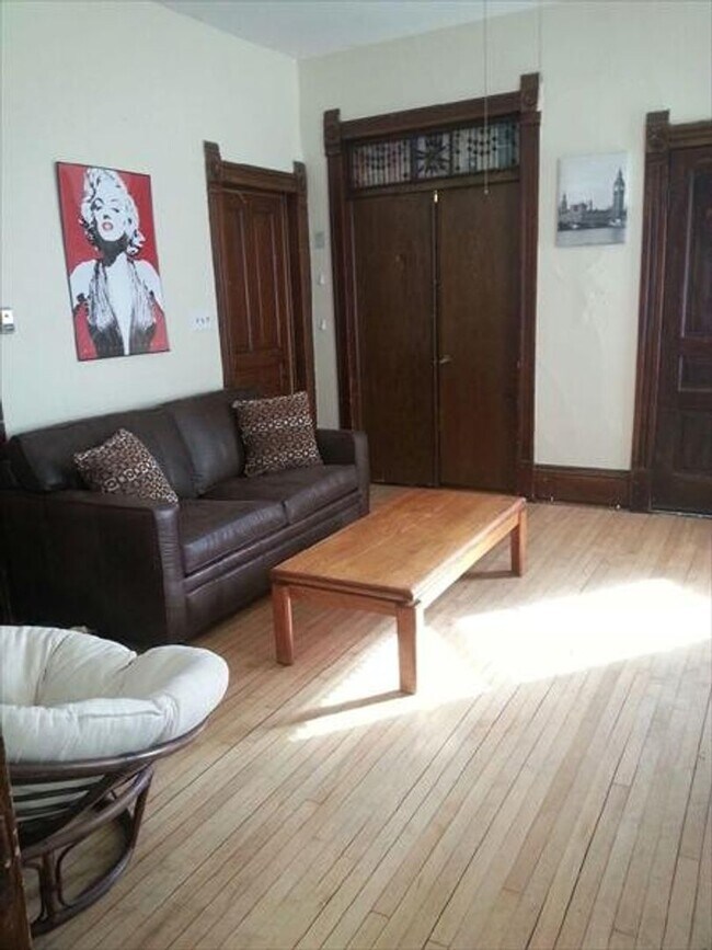 Building Photo - 2627 N Bartlett Ave