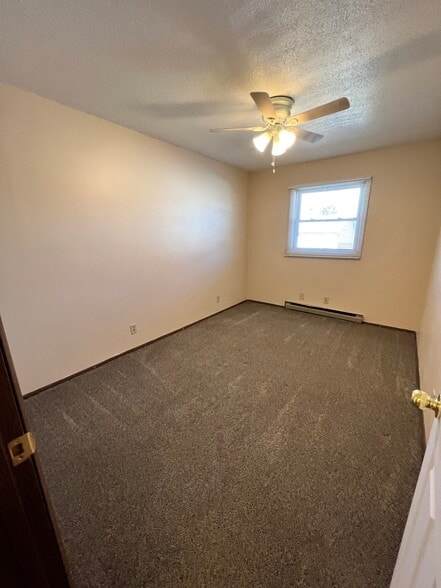 Bedroom - 1006 Davis St