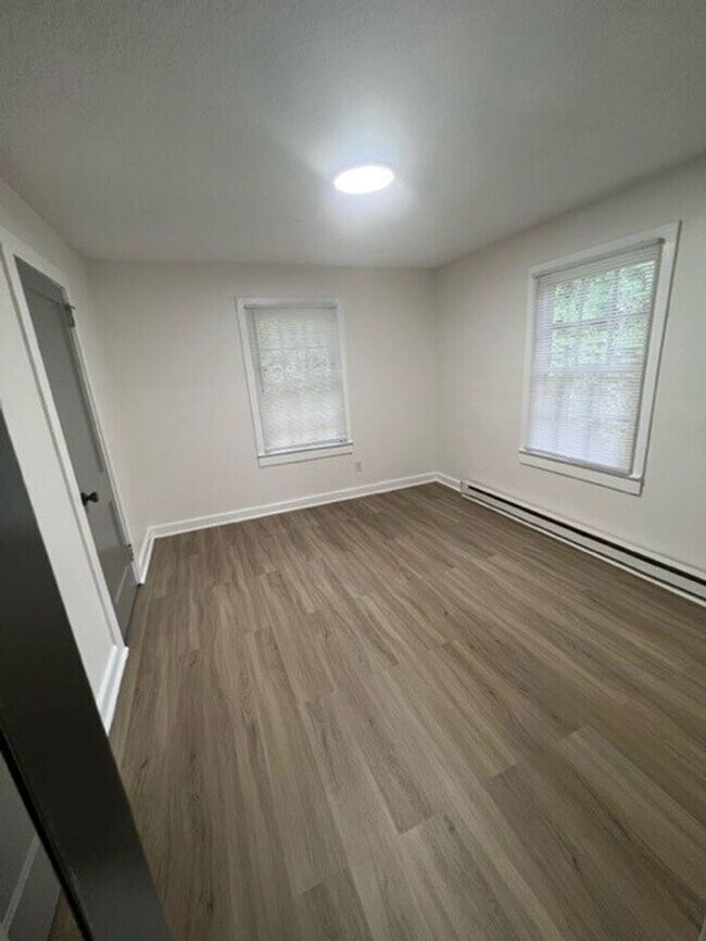 Building Photo - Beautiful Remodeled Apartment 2 Bedroom 1 ...