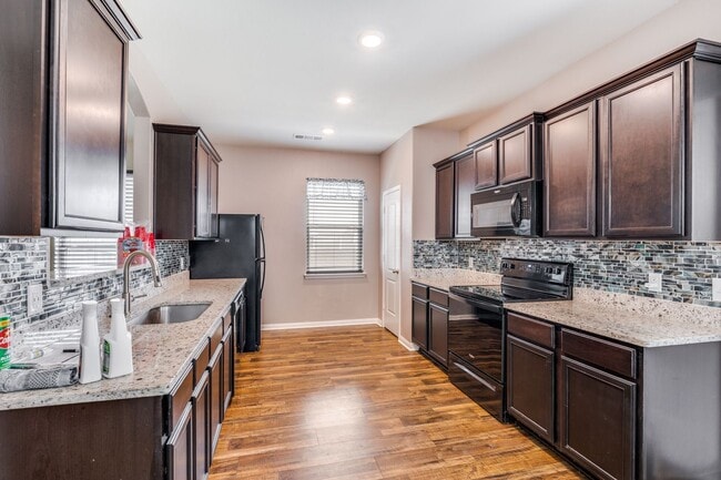 Building Photo - 3015 Watercrest Dr