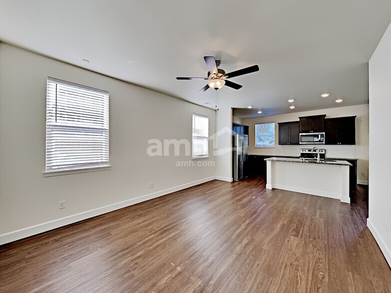 Building Photo - 10626 137th St E