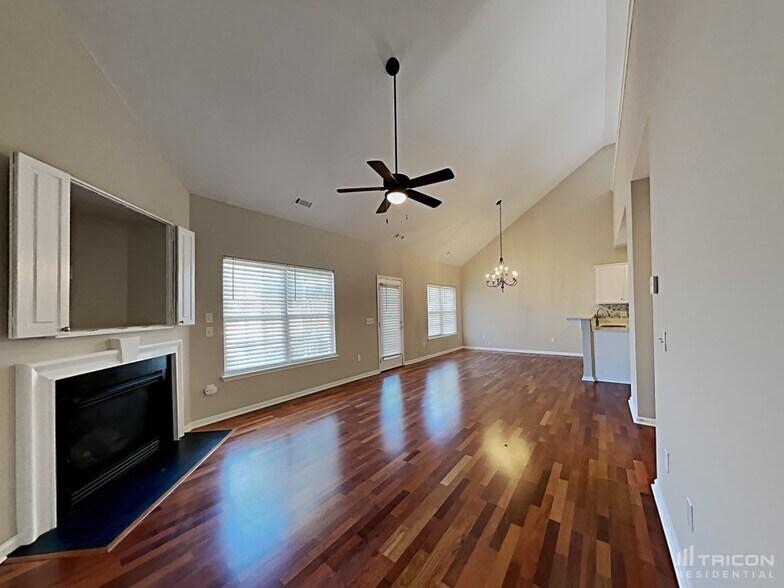 Building Photo - 523 Clairidge Dr