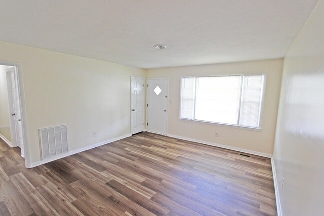 Building Photo - 401 Windridge Dr