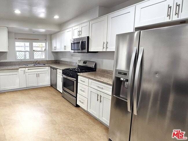 Building Photo - 3212 De Witt Dr