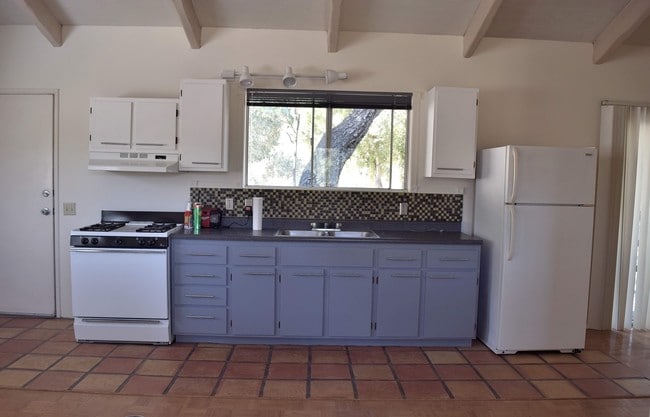 Building Photo - 121 Old Topanga Canyon Rd