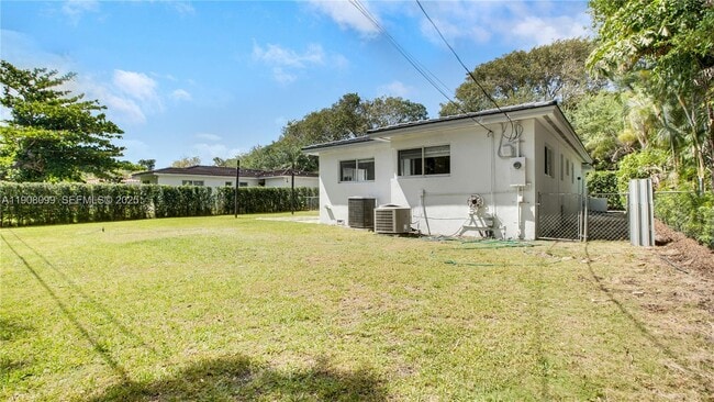 Building Photo - 5711 Marius St