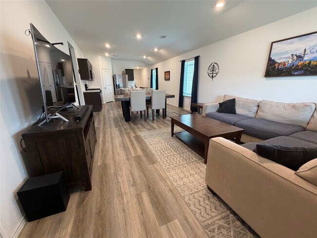 Building Photo - 1135 Juniper Vis Dr