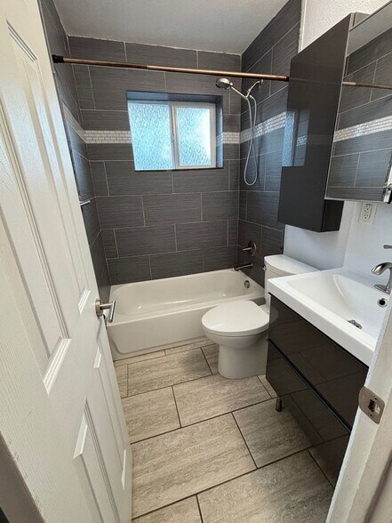 Building Photo - 740 Hazel Ct