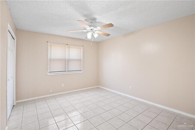 Building Photo - 16 Oasis Dr