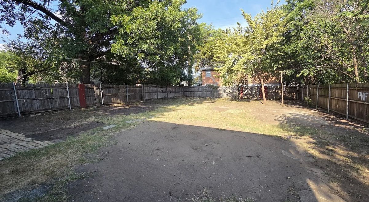 Building Photo - 2805 S Jennings Ave