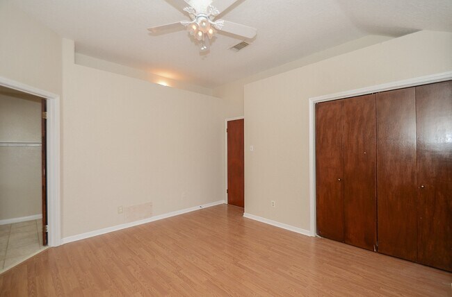 Building Photo - 1722 Foxlake Dr