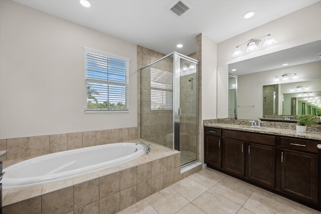 Building Photo - 16280 Oakview Dr