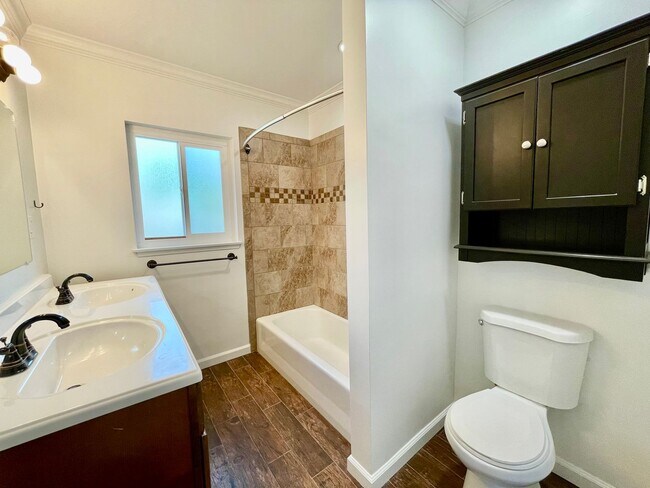 Building Photo - Stunning 4 Bedroom 3 Bath Single Story Home in Glendora!