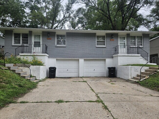 Building Photo - 409 W Linden Ave