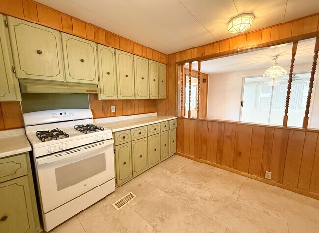 Building Photo - 10675 N Kilimanjaro Ave