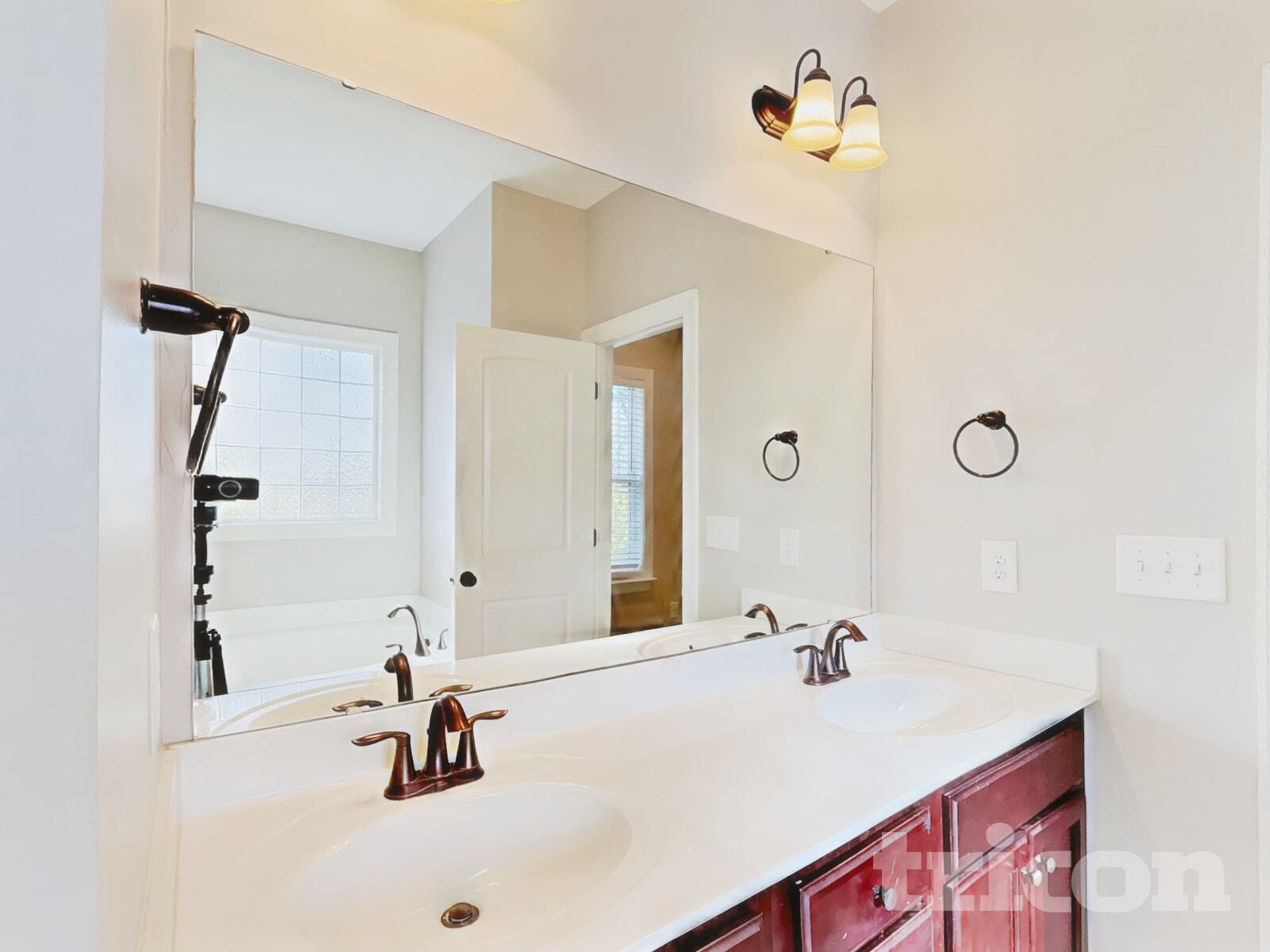 Building Photo - 189 Crystal Creek Dr