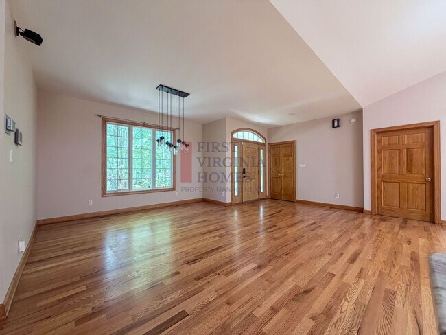 Building Photo - 25 Fleetwood Dr