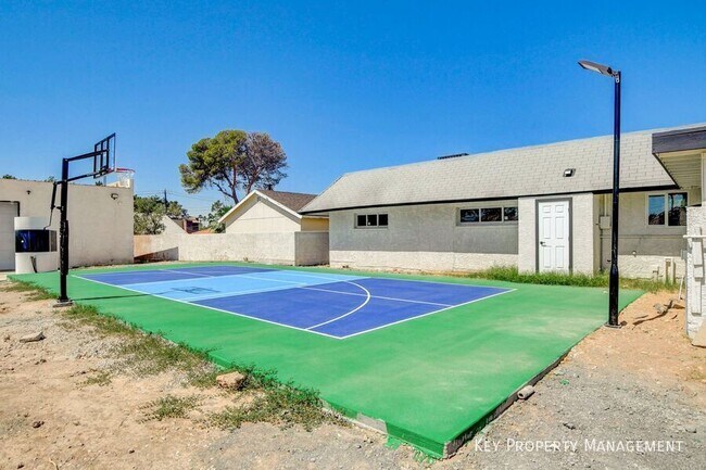 Building Photo - 3962 Euclid St