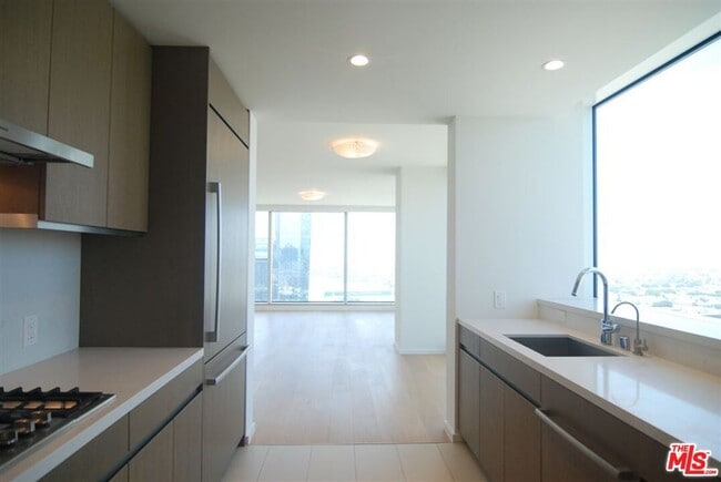 Building Photo - 889 Francisco St