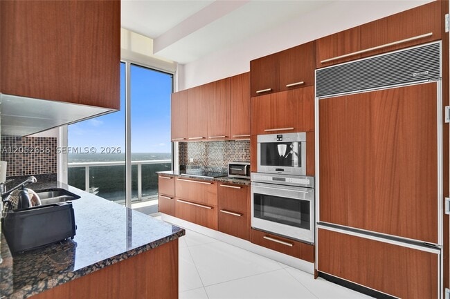 Building Photo - 16001 Collins Ave