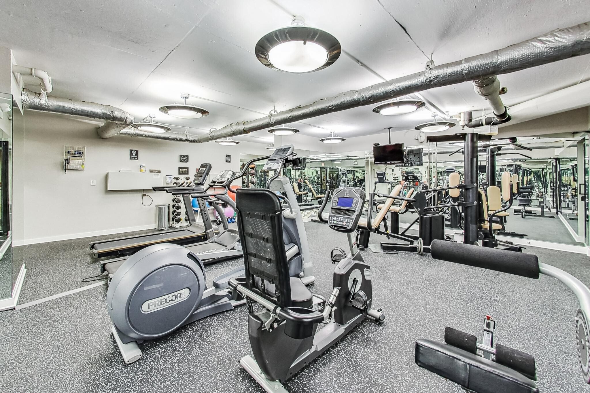 Building Photo - 1516 N State Pky