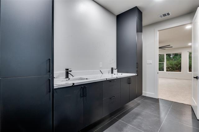 Building Photo - 6301 Tiffany Oaks Ln