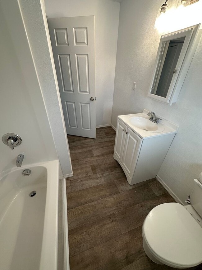 Building Photo - 3 Bed, 1 Bath Home for Rent-$1800