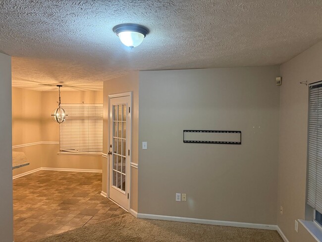 Building Photo - 106 Thorton Dr