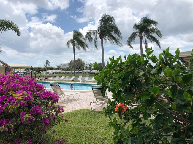 Building Photo - 405 High Point Blvd N