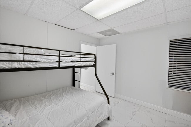 Building Photo - 3640 SW 22nd St