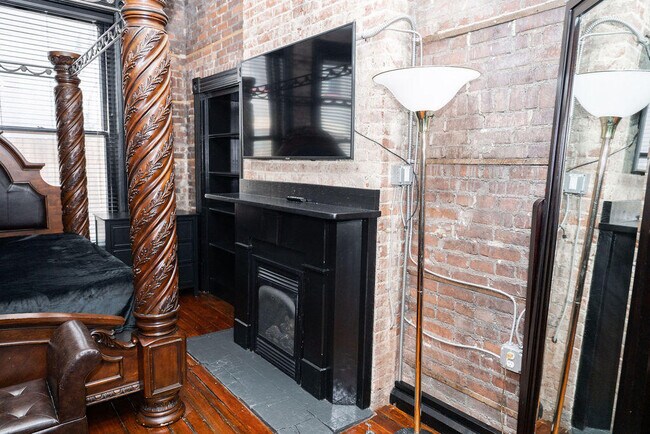 Building Photo - 275 S Limestone