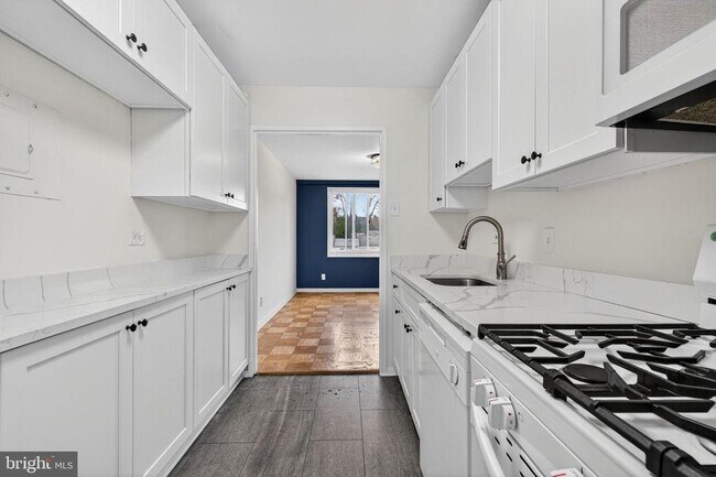 Building Photo - 1900 Lyttonsville Rd