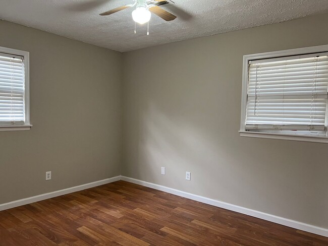 Building Photo - Check out this 3- Bedroom Prattville Cutie !!