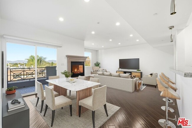 Building Photo - 4424 Whitsett Ave